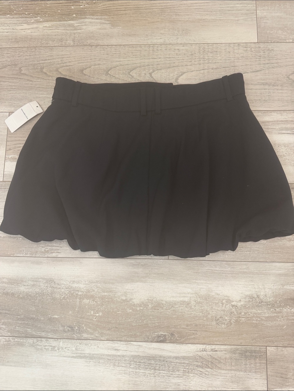 NWT Abercrombie & Fitch Mid Rise Tailored Bubble Hem Mini Skort - Black (Size M) - Picture 4 of 4
